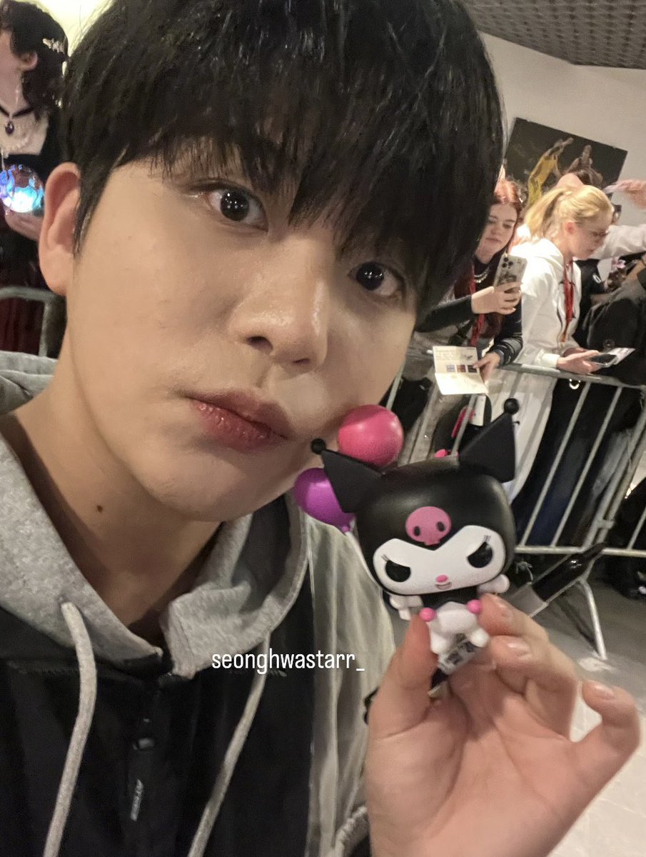 seonghwastarr_'s tweet image. MY JJONGHWA I FUCKING WON