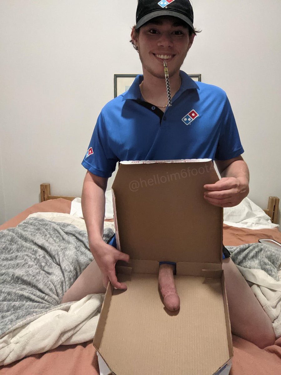 helloim6foot4's tweet photo. Here’s the original picture for yall who weren’t around for my dominos days https://t.co/GaADG49jcY