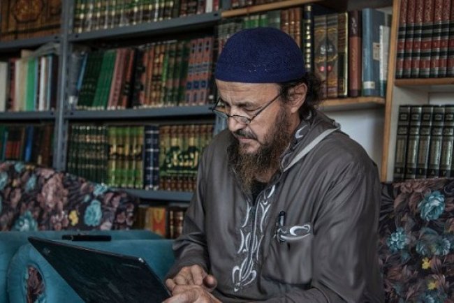 Şeyh Süleyman el-Ulvân dedi ki:

"Bir çağda yüz alim bulursun, ama onlardan sadece iki veya üçünün diğer çağlara etkisi ve izi kalmıştır. Bunun bir çok sebebi vardır, fakat en önemlileri: İhlas ve hakkı korkmadan beyan etmektir."

Hiçkimseyi Allah katında temize çıkarmayız. Biz