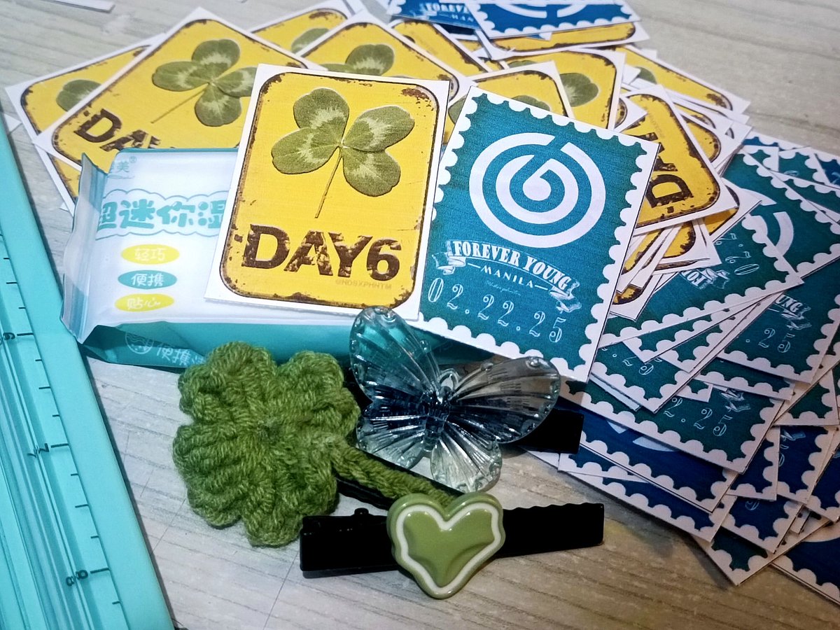 hdsxphntm's tweet photo. 🍀DAY6 FOREVER YOUNG IN MANILA FREEBIES 🍀

Clover handmade by @isknoflake and Stickers by @krliangco 

🍀 rt &amp; like
🍀 strictly 1:1, limited qty
🍀 2 pcs stickers, 1 mini wipes and 1 clip
🍀 exact time &amp; loc: tba

#DAY6_3RD_WORLDTOUR #FOREVERYOUNGinManila https://t.co/B4l8qqvdxf