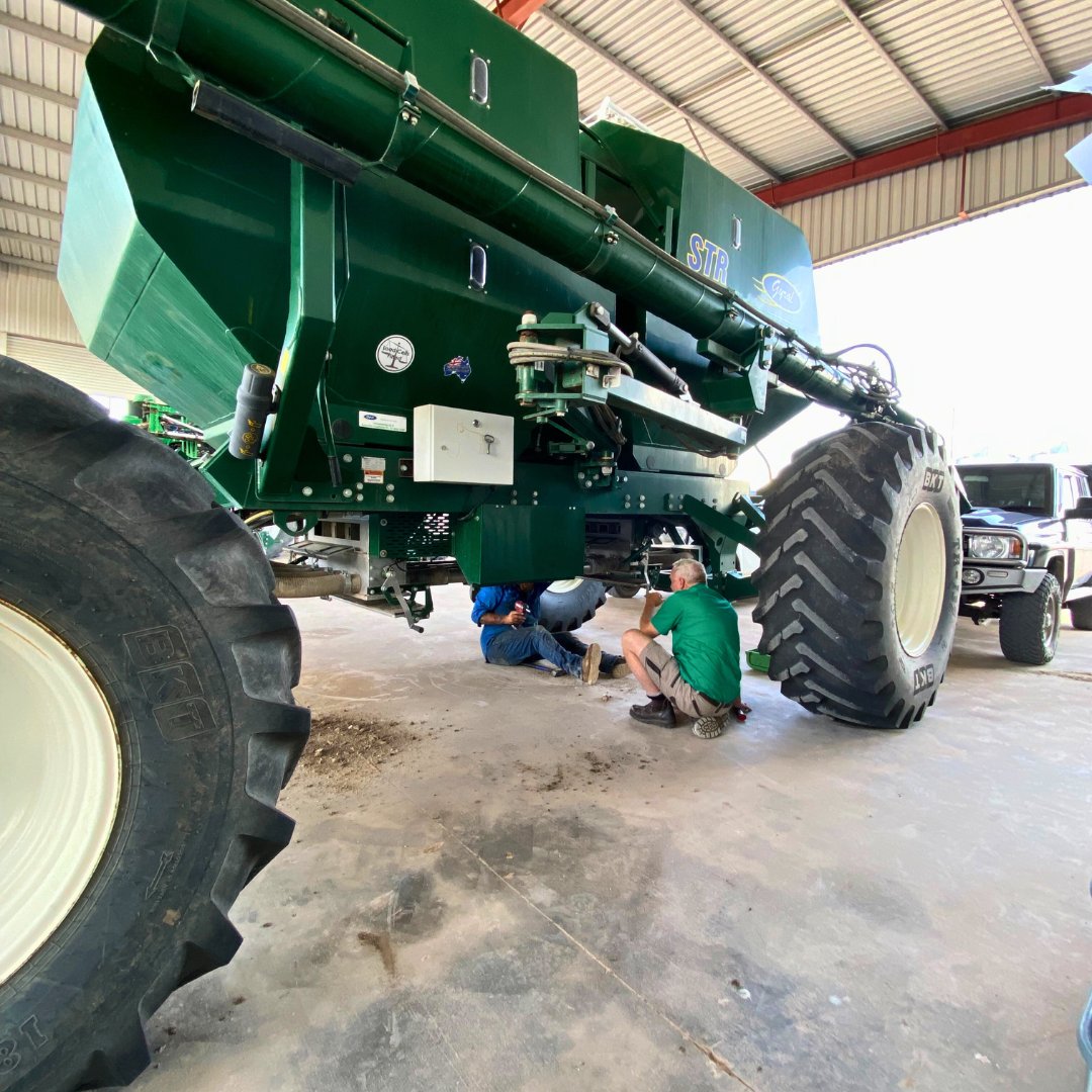 🚜 Going the Extra Mile! We dropped off parts for pre-season maintenance on an Excel Stubble Warrior and Gyral Air Seeder—and Brian didn’t just stop there! He got hands-on, helping with a bottom door adjustment. Now that’s service you can count on from a salesperson! 👏