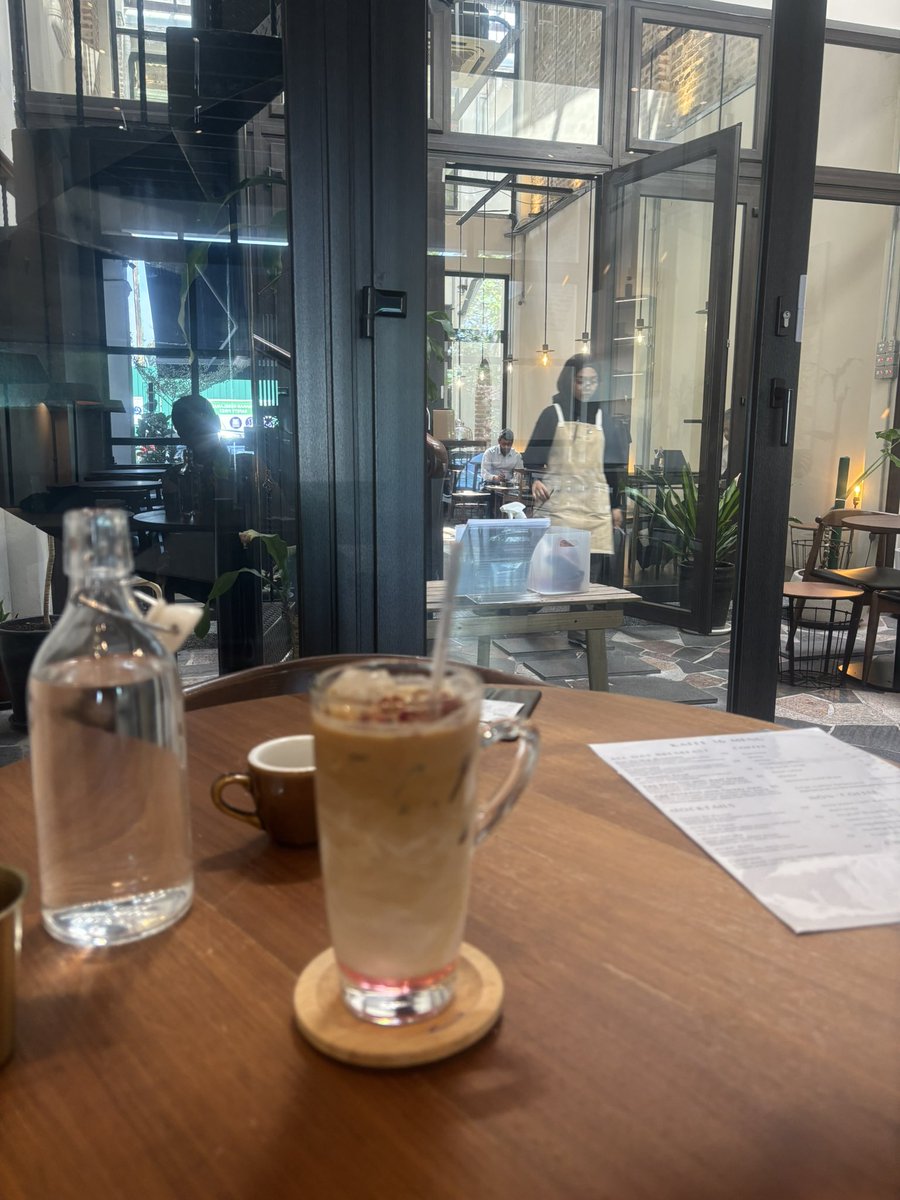 masumu078125918's tweet photo. KL China town cafe16
夢に見てたRose🌹cafe
上に花びら、下にローズoil
幾つになっても女子したい🤭
#cafe16 https://t.co/xKjEomWIW2