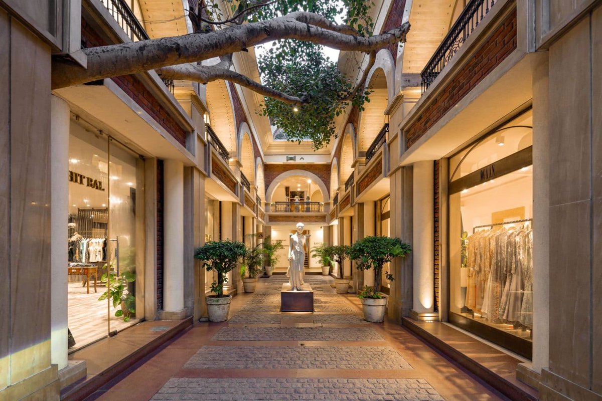 commdesignitp's tweet image. Kutub Boulevard: A luxury retail store design by Habitat Architects✨

@zafarhabitat 

Read More - commercialdesignindia.com/projects/kutub…

#retaildesignstore #retailstore #retailspace #habitatarchitects #officedesigns #officedesk #commercialoffice #commercialbuilding #commercialdesignitp