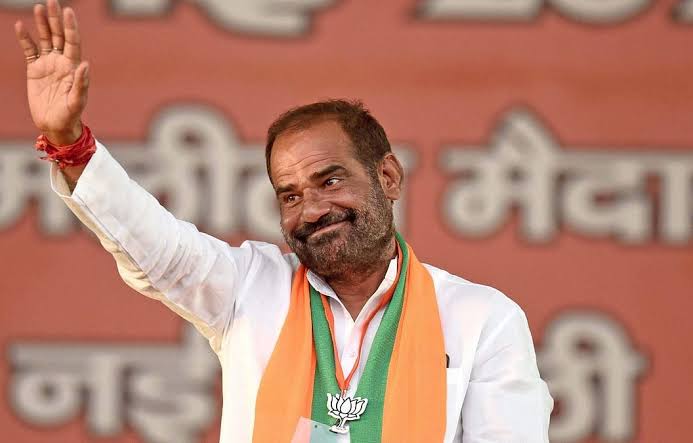 रेखा गुप्ता दिल्ली की मुख्यमंत्री बनी हैं, उसके बाद रेखा गुप्ता के पुराने ट्वीट्स और विडियोज वायरल हो रहे हैं जिसमें 

उनकी भाषा और व्यवहार पर लोग सवाल उठा रहे हैं, अगर उन विडियोज और ट्वीट्स को देखकर रेखा गुप्ता की मेहनत का अंदाज़ा लगाया जाए फिर तो

कोई भी कहेगा कि रमेश बिधूड़ी