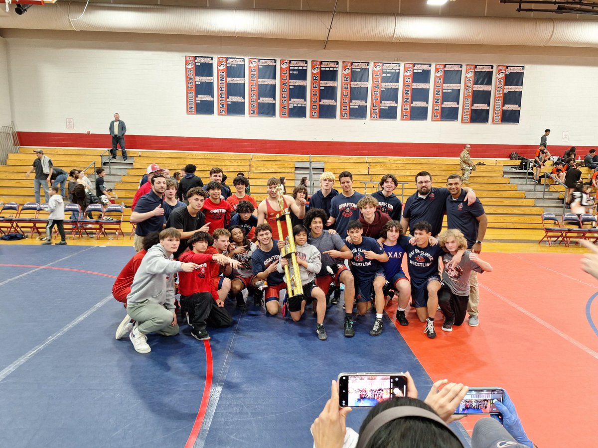 ThatCoachJay's tweet photo. Extremely proud of Cal Taylor! Started wrestling in TX last year and worked his tail off.  Results = 22 win season, Peninsula Champs and a VA State tourney bid! https://t.co/VJKFXT22d8