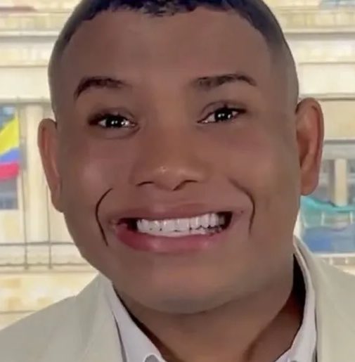 XPost1A's tweet photo. Los gays son gente muy sería y educada. Estos lo que son un par de locas poncheronas que les gusta hablar mierda de los demás. https://t.co/7yfjpVzcbp