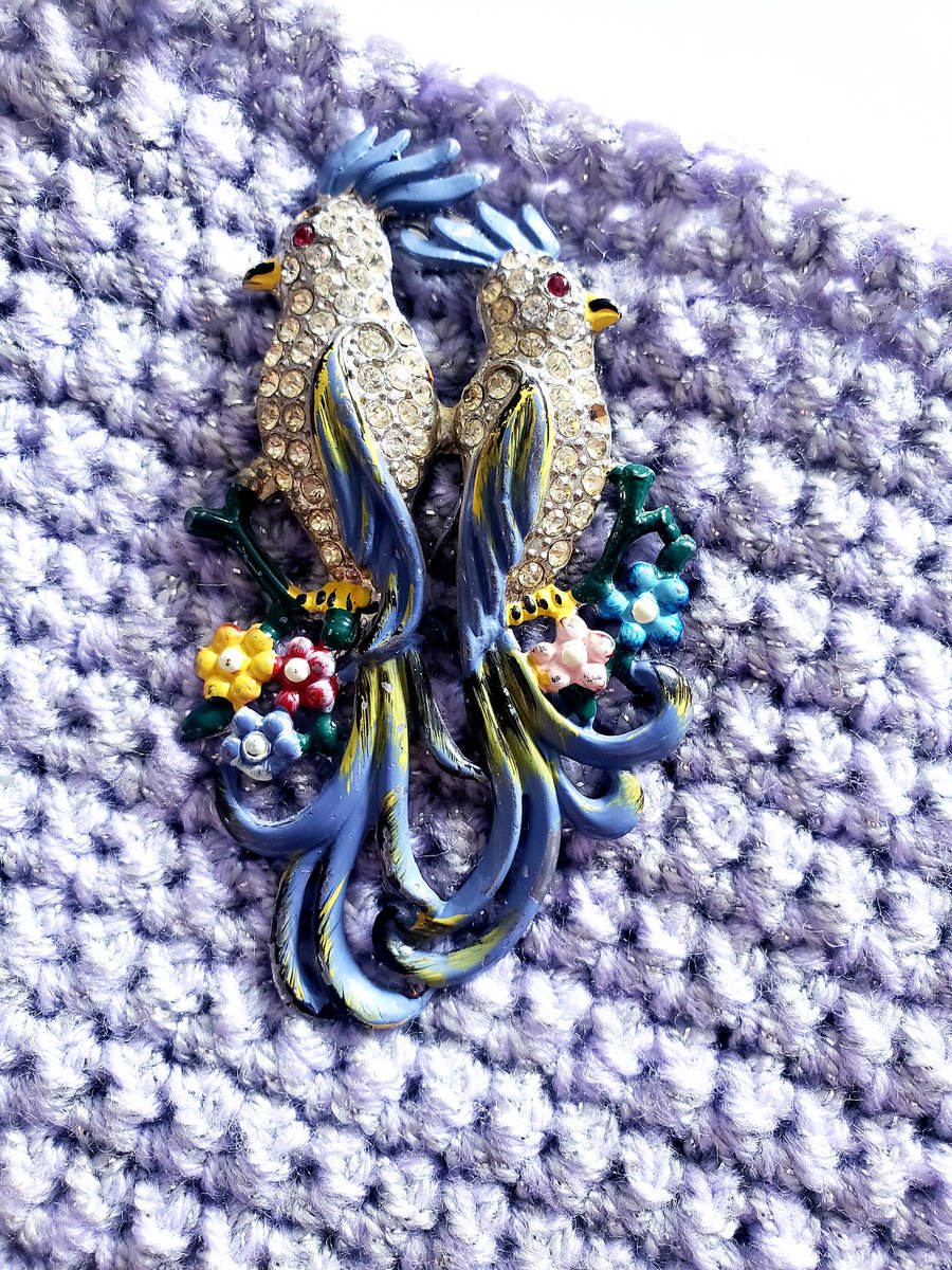 Handmade by me:  

Crocheted Scarves and Headbands with vintage pins for some added sparkle.❇

All have just been added to the shop:

bvintagemontana.etsy.com

#handmade #MadeInAmerica #vintage #rubyridge #rubyridgetofreedom #HandmadeInMontana