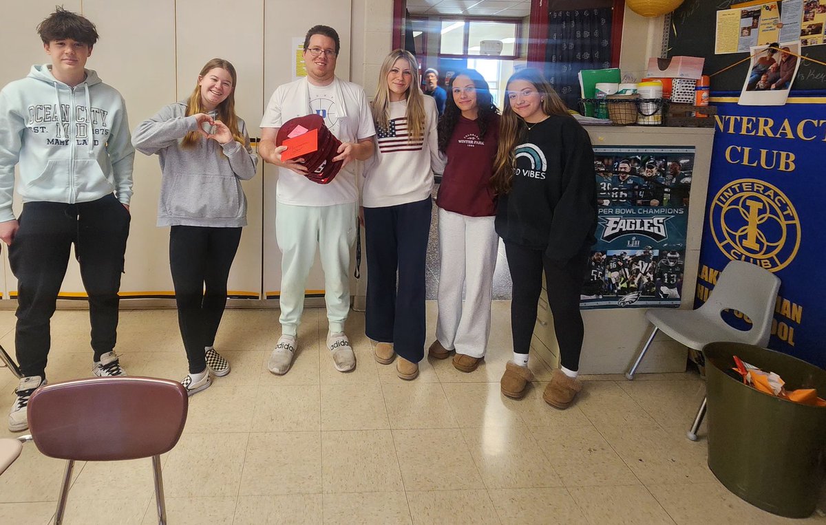 Gail Honeywell (@honeywellg) on Twitter photo Interact Club spreading love to our Cafeteria staff and Maintenance departments. We love you and all you do!
<a href="/LLSDKnights/">Lake-Lehman SD</a> Interact Club spreading love to our Cafeteria staff and Maintenance departments. We love you and all you do!
<a href="/LLSDKnights/">Lake-Lehman SD</a>