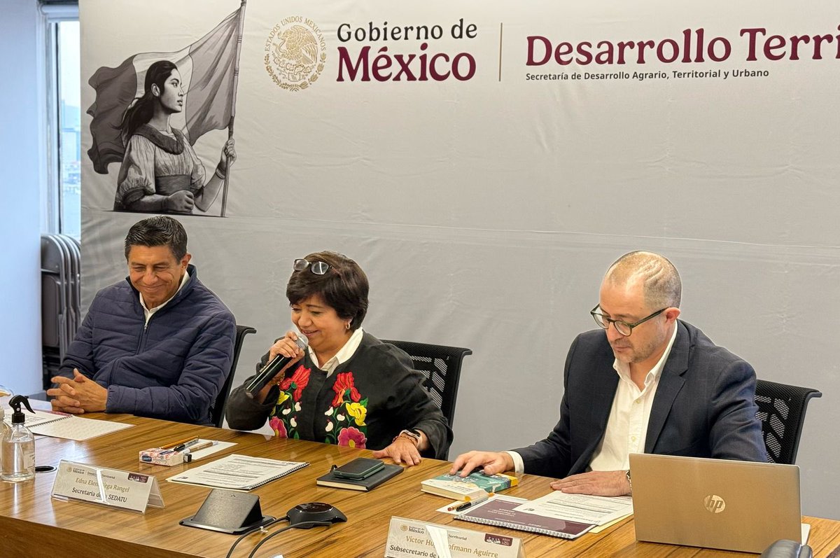 CON LA FIRMA DE CONVENIO DEL PROGRAMA VIVIENDA PARA EL BIENESTAR, OAXACA TENDRÁ 66 MIL VIVIENDAS NUEVAS

Este miércoles llevamos a cabo la firma del convenio de colaboración para el Programa de #ViviendaParaElBienestar, junto a la secretaria de Desarrollo Agrario, Territorial y