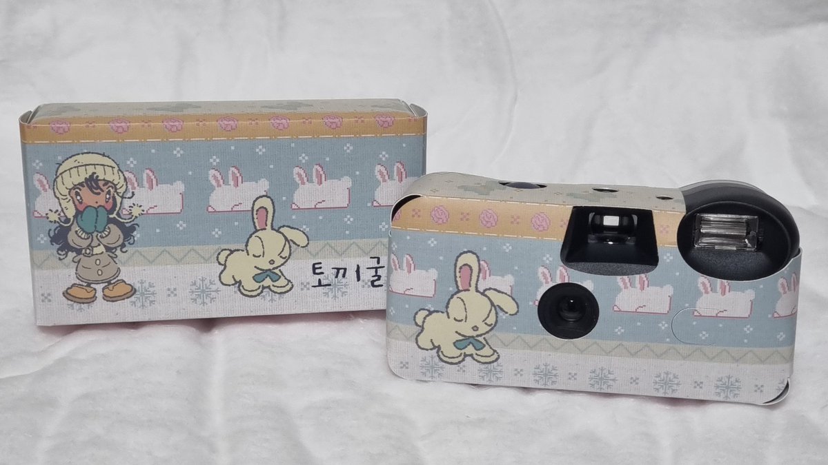 ⋆ ⁺ ❆ ₊ ⋆ 토끼굴 ⋆ ⁺ ❆ ₊ ⋆ 

금일(20일) 선착순 특전은 필름 카메라입니다.
카페 오픈 시간인 11시부터 선착순 세 분께 증정됩니다!

#林贊玟0220生日快乐
#520은_사랑한다는_뜻이야