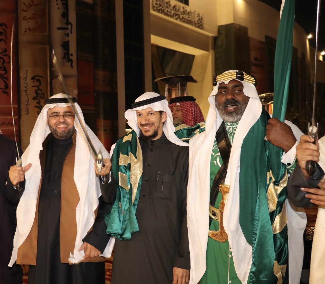 نـادي المنطقـة الشـرقيـة الأدبي (@adabi_east) on Twitter photo في احتفالية يوم التأسيس نادي المنطقة الشرقية الأدبي يكرم أ.منصور المنصور <a href="/mn15000/">منصور المنصور.</a> الفائز بجائزة فاركي العالمية لأفضل معلم في العالم بمشاركة المؤرخين والشعراء حيث قدم له رئيس مجلس إدارة النادي د.محمد بودي<a href="/mohammedboodai/">د. مـحـمـد بــودي</a>
درع التأسيس احتفاءً بمنجزه العالمي وإصدارات النادي الثقافية. في احتفالية يوم التأسيس نادي المنطقة الشرقية الأدبي يكرم أ.منصور المنصور <a href="/mn15000/">منصور المنصور.</a> الفائز بجائزة فاركي العالمية لأفضل معلم في العالم بمشاركة المؤرخين والشعراء حيث قدم له رئيس مجلس إدارة النادي د.محمد بودي<a href="/mohammedboodai/">د. مـحـمـد بــودي</a>
درع التأسيس احتفاءً بمنجزه العالمي وإصدارات النادي الثقافية.