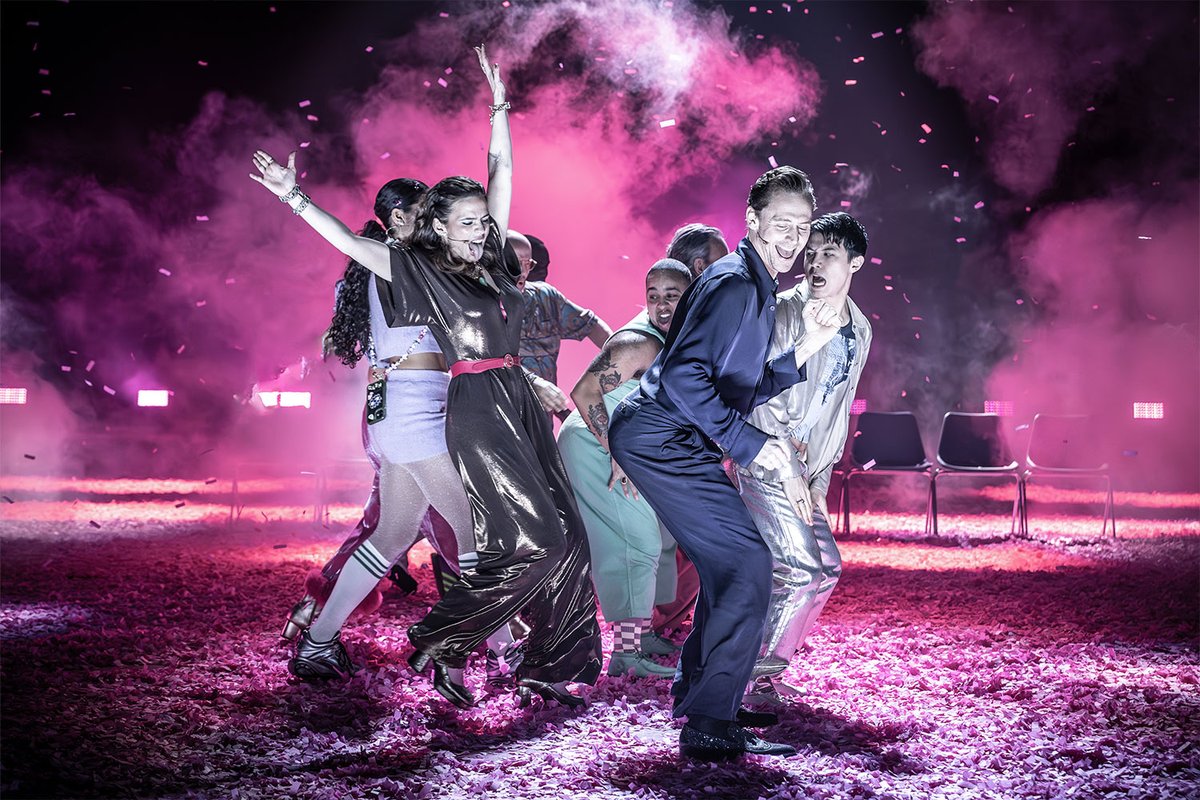 Much Ado About Nothing with Tom Hiddleston and Hayley Atwell review – simply sublime Shakespeare whatsonstage.com/news/much-ado-…