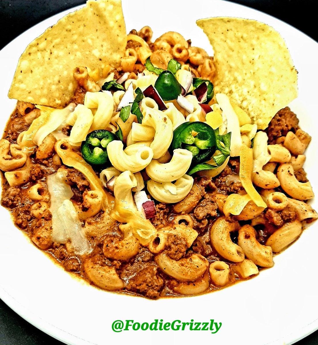 #YummyliciousChef🐻 #FoodPhotography 
#Homecooking #Pasta #ChiliMac
Texas Chili Cheese Macaroni 
> homemade San Antonio Chile Con Carne
> <a href="/TillamookDairy/">Tillamook</a> Mexican Cheeses
