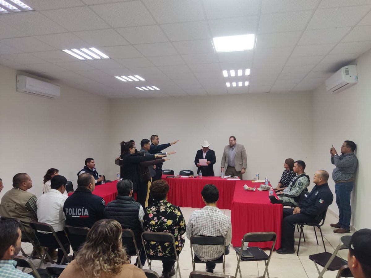 Roberto09129021's tweet photo. Primero la seguridad, #Bacum cumplió y conformó su consejo y comité municipal de seguridad pública municipal donde funcionarios y ciudadanos se comprometieron a implementar políticas públicas por la seguridad de los pobladores de Bacum @AlfonsoDurazo @PrevencionSon @ritaburgos10 https://t.co/ctmylNco7W