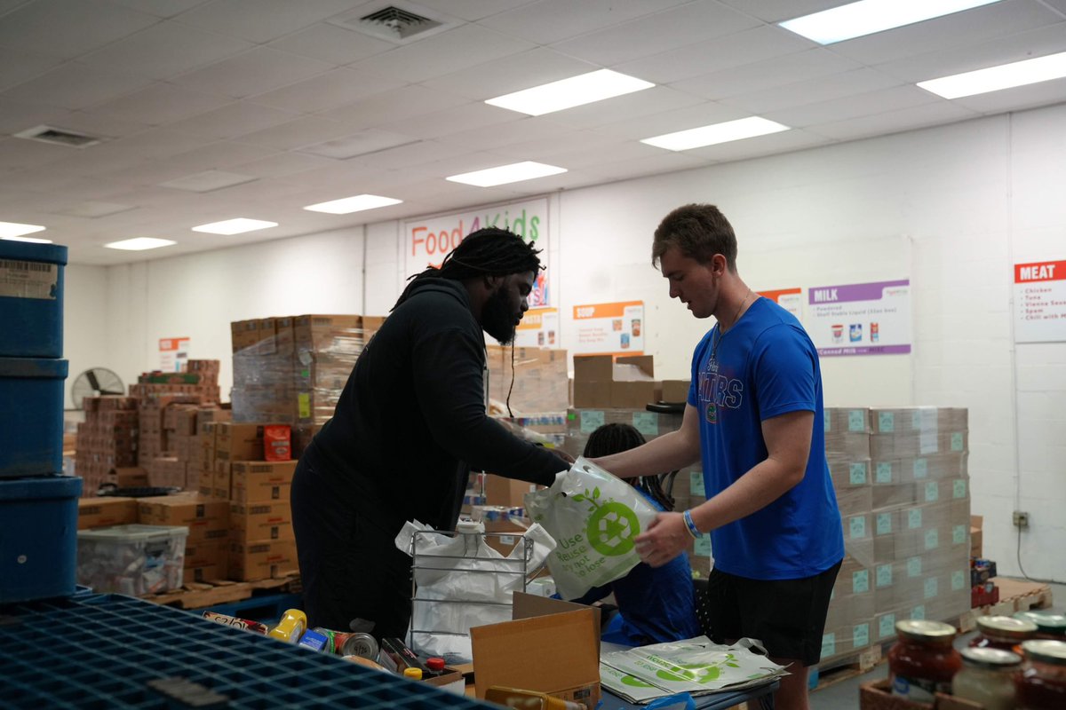 Harrison Bailey (@hbailey_05) on Twitter photo Victories happen when we come together to serve our community. We teamed up with Food4Kids and <a href="/RIPAAssociates/">RIPA & Associates, LLC</a> to pack weekend food bags for kids in Alachua County. No child should have to play life on an empty stomach. food4kidsfl.org/donate/ <a href="/Fl_Victorious/">Florida Victorious</a> #FVFoundation Victories happen when we come together to serve our community. We teamed up with Food4Kids and <a href="/RIPAAssociates/">RIPA & Associates, LLC</a> to pack weekend food bags for kids in Alachua County. No child should have to play life on an empty stomach. food4kidsfl.org/donate/ <a href="/Fl_Victorious/">Florida Victorious</a> #FVFoundation