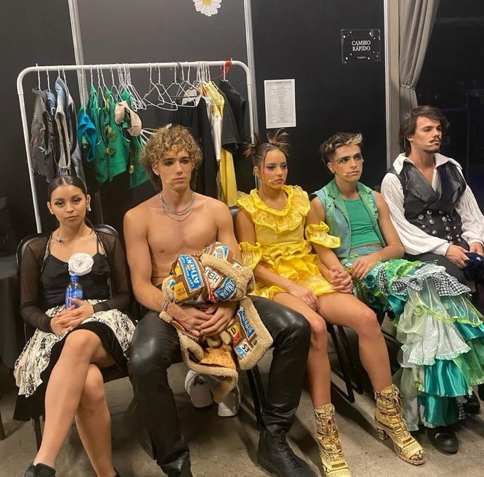 yo esperando q anuncien la segunda temporada