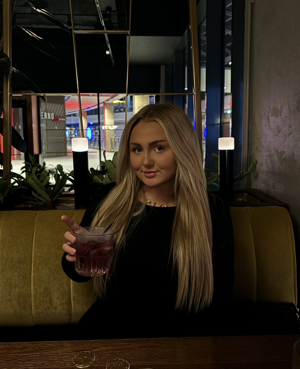 ellemccannn's tweet photo. Let’s grab a drink 🥂🌸✨ https://t.co/wA036Yj5Pi