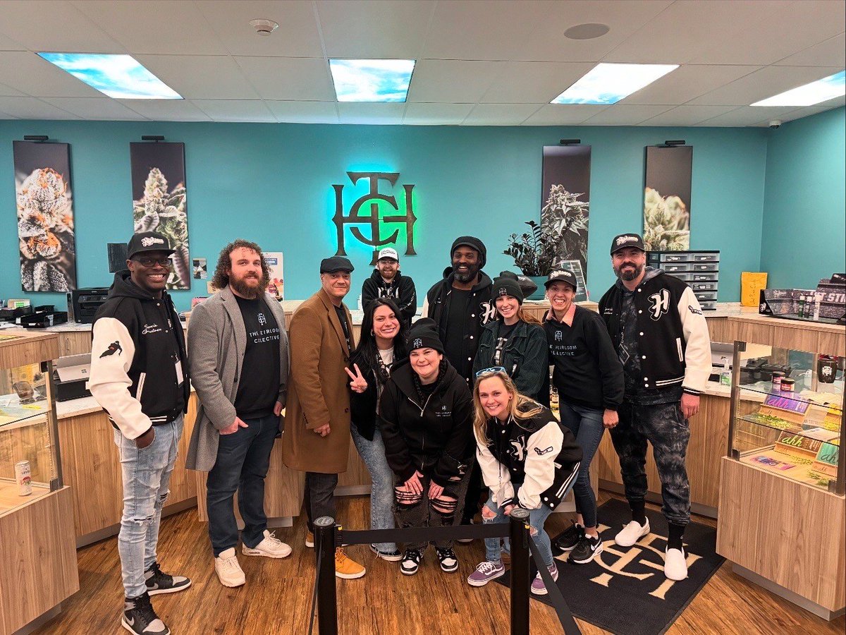 HeirloomTHC's tweet photo. Highsmans hit the floor in Hadley today, and so did the legendary Ricky Williams with the awesome @Highsman34  team 🔥🙌 It was an honor to connect, talk craft cannabis, and vibe with some true legends. Thank you to Ricky and the crew for bringing the big league energy! https://t.co/fDdYkVCsqe