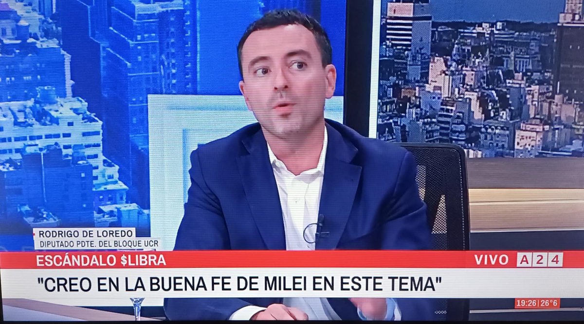 DanteForesi's tweet photo. Mientras tanto, De Loredo se sigue arrastrando (no importa cuando leas esto) https://t.co/TKrOxIsfuL