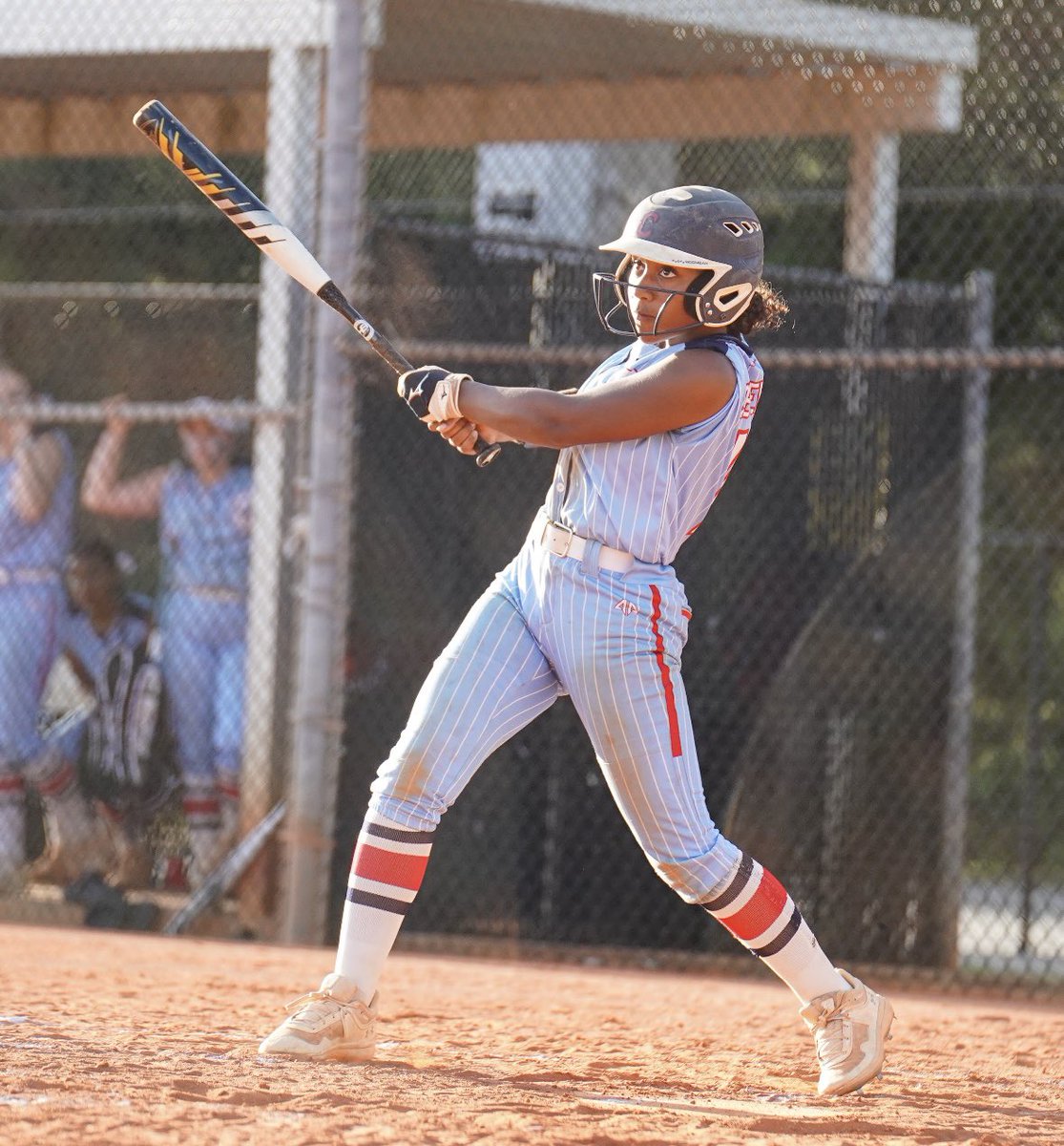 These ladies started the season off right with a W! And our junior catcher Myrna Pratt with the first 💣 of the season!! Keep flying high Eagles!! 🦅🥎