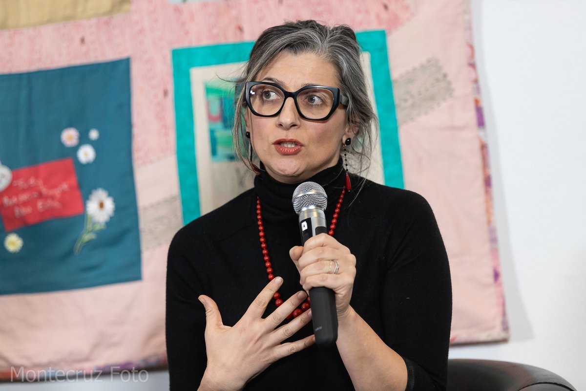 Montecruzfoto's tweet photo. 18.02.25 Berlin. UN Special Rapporteur Francesca Albanese speaks, at the galery of the newspaper Junge Welt, after the police forcing organizers to relocate the events several times.

#B1802 #Germany #FrancescaAlbanese https://t.co/7dcdc7Ji0S