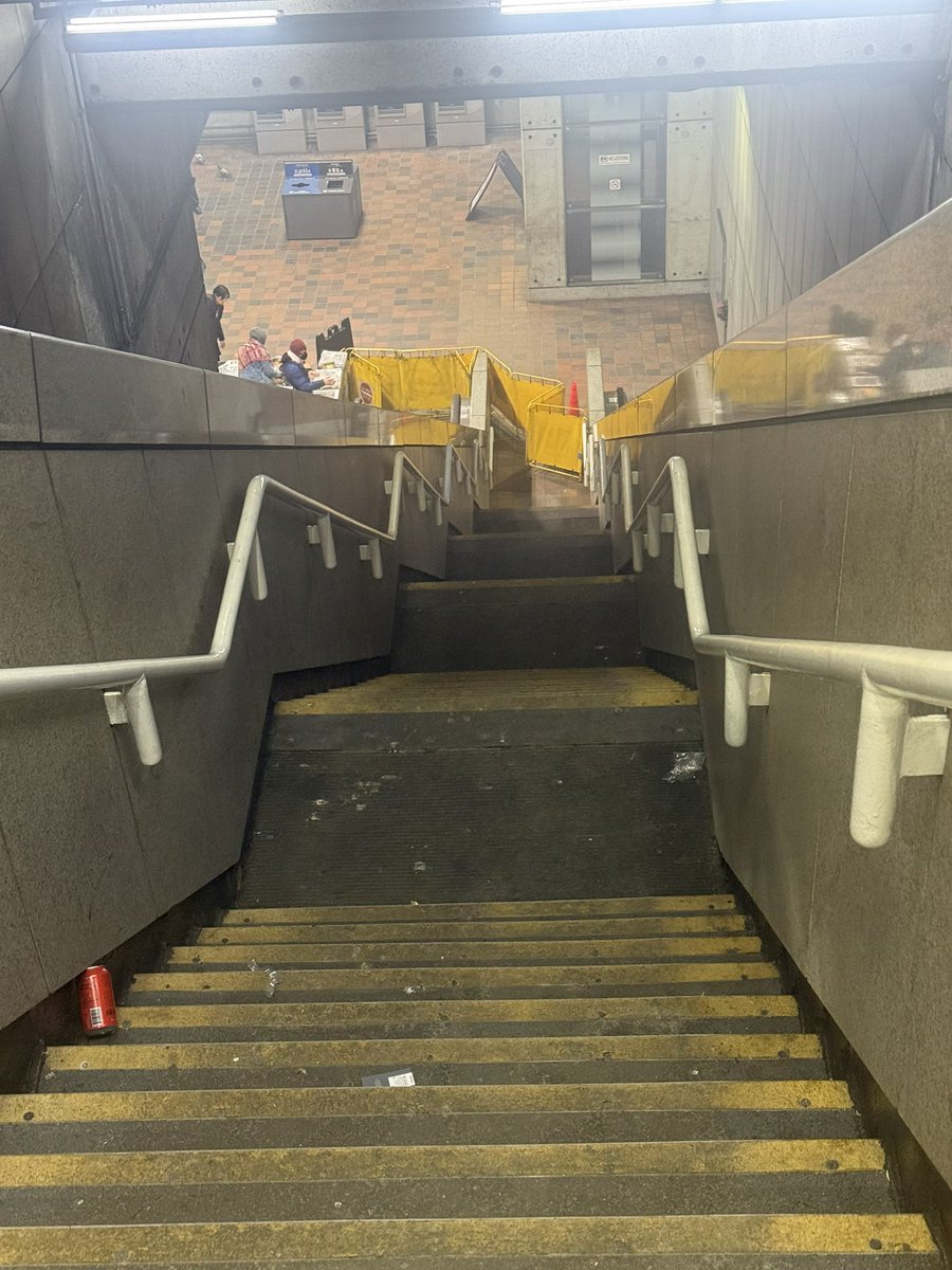 milkyways28's tweet photo. @MBTA  hey I just came through this area n I don’t see glass.. the escalator is out but the stairs we can’t use… can we get the barrier to move bc there is no glass… please fix at porter square… 10 minutes to wait for the elevator to work https://t.co/FfNvmO4iAU