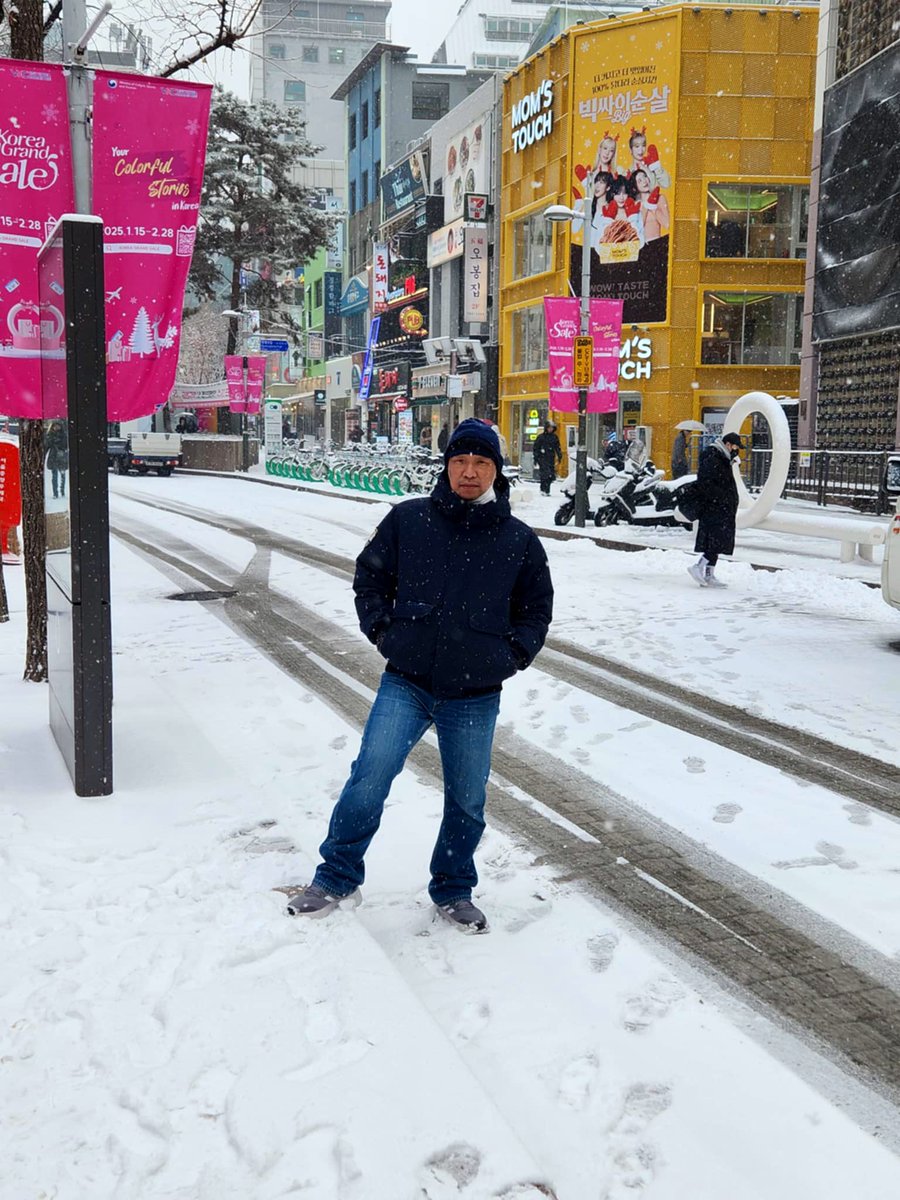 Snow in Seoul.