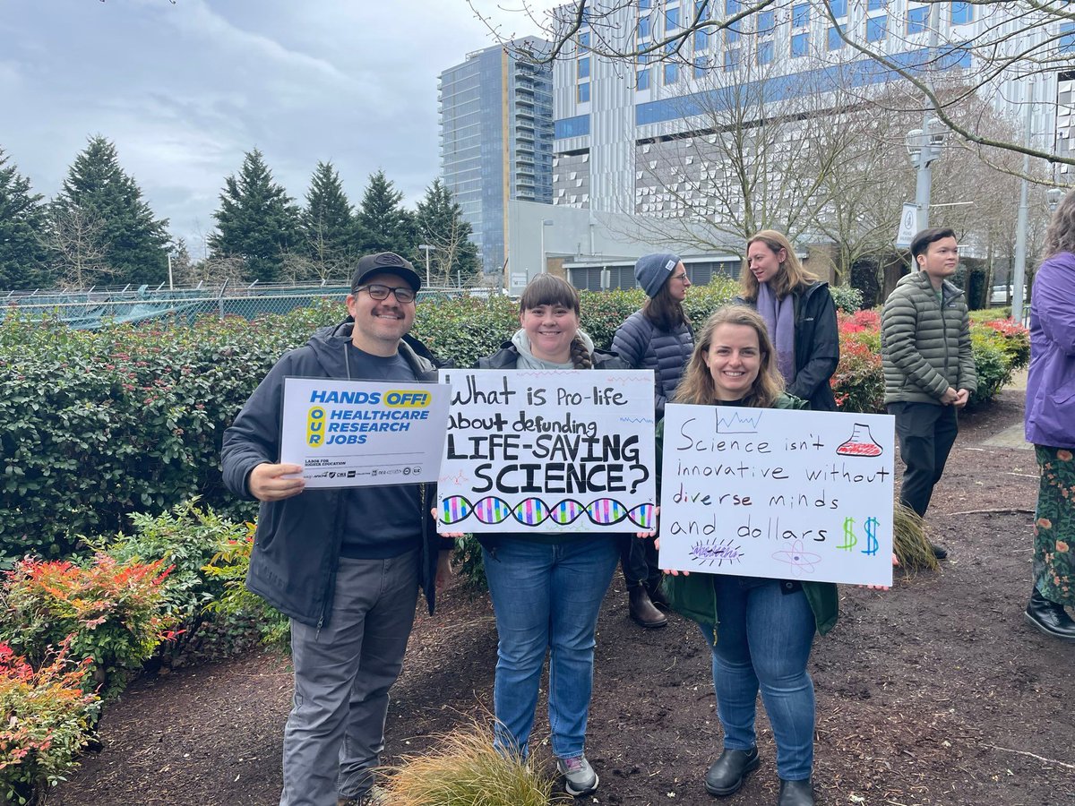 HigherEdLabor's tweet photo. Portland showed up! 💥 Workers & students from OHSU, PSU & Vancouver rallied with unions—including AFSCME 328, RWU, GRU, PDU, PSU-AAUP, AFT Oregon & UAW 4121—to demand: Hands off our healthcare, research, and jobs!
Join the fight: https://t.co/pB835Nr1FI #LaborForHigherEd https://t.co/5p6LQaNF54