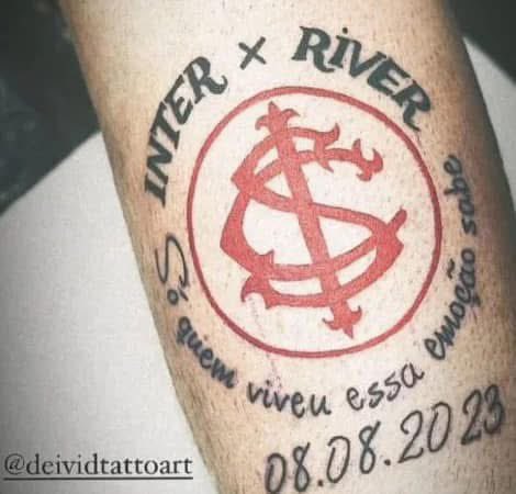 Daqui a pouco eles vão aparecer com uma tatuagem que nem essa:

Querem me enloquecer.