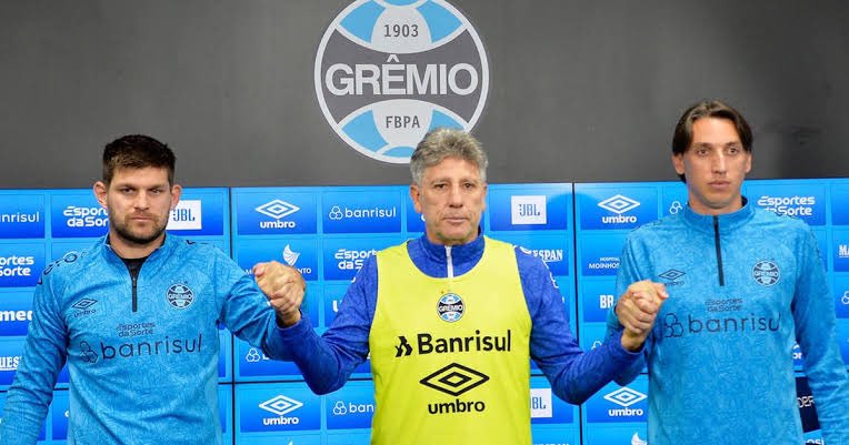 SandroSotigol's tweet photo. TORCEDOR: “hoje vou assistir o jogo do grêmio sem me estressar, vai ser tranquilo contra o São Raimundo, time de série D”

O TORCEDOR AOS 45 DO SEGUNDO TEMPO NA FRENTE DA TV: https://t.co/sT0osYKP64