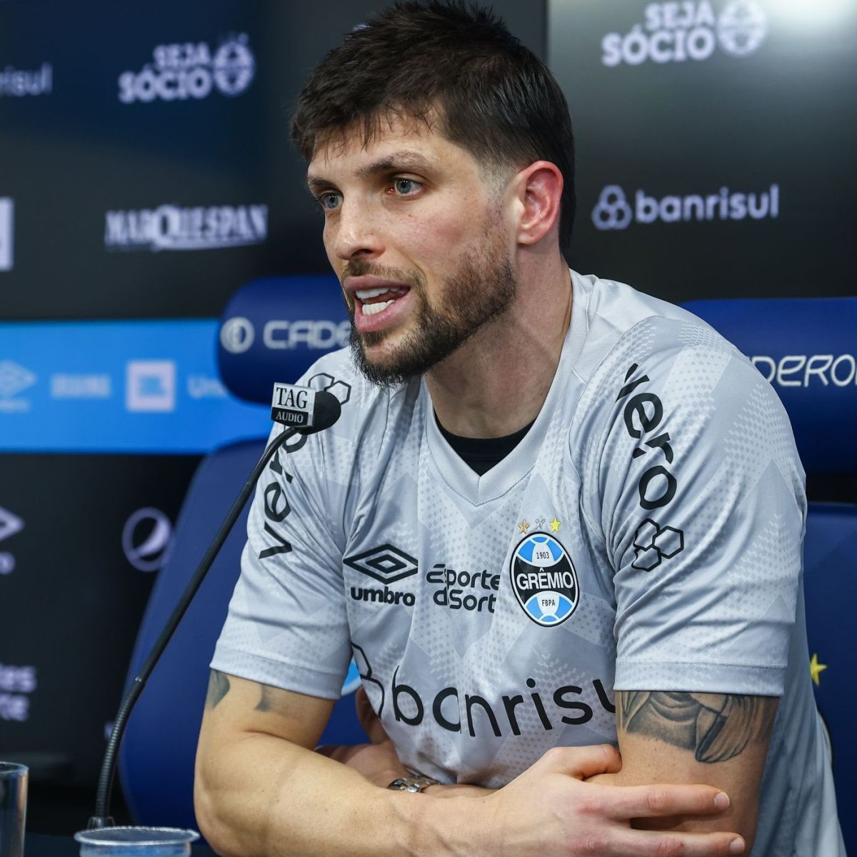 ME PERDOE POR TE CRITICAR
ODIAR
HUMILHAR
CAÇAR
PISAR
NÃO TE QUERER NO MEU TIME

DITO ISSO: VOLPI TITULAR