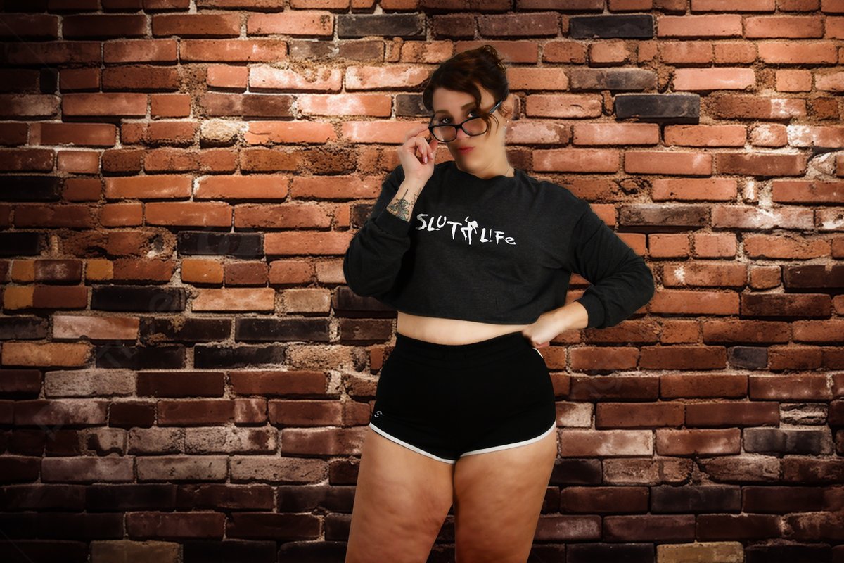 HappySwing63057's tweet image. Unapologetic and bold! The SLUT LIFE Cropped Long-Sleeve Tee is here to help you express your confidence. Perfect for any event or a casual night in! 

Available now: wix.to/PAJZ30n 

#TheHappySwinger #SwingerSwag #SwingWithStyle #SlutLife #BoldFashion #Confidence