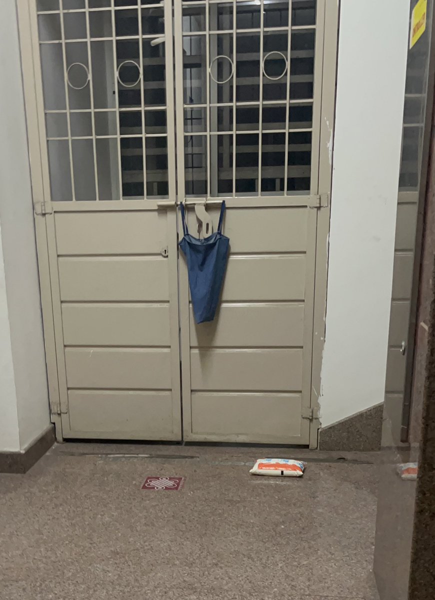 thedarkkar's tweet photo. @bigbasket_com I want to report an issue with the BBDaily delivery boy. He is not placing the milk in the designated bag, and when I asked about it, he responded rudely.

Please address this issue and ensure proper delivery

Location: Bengaluru

Attached the delivery agent pic https://t.co/IcRjD5j896