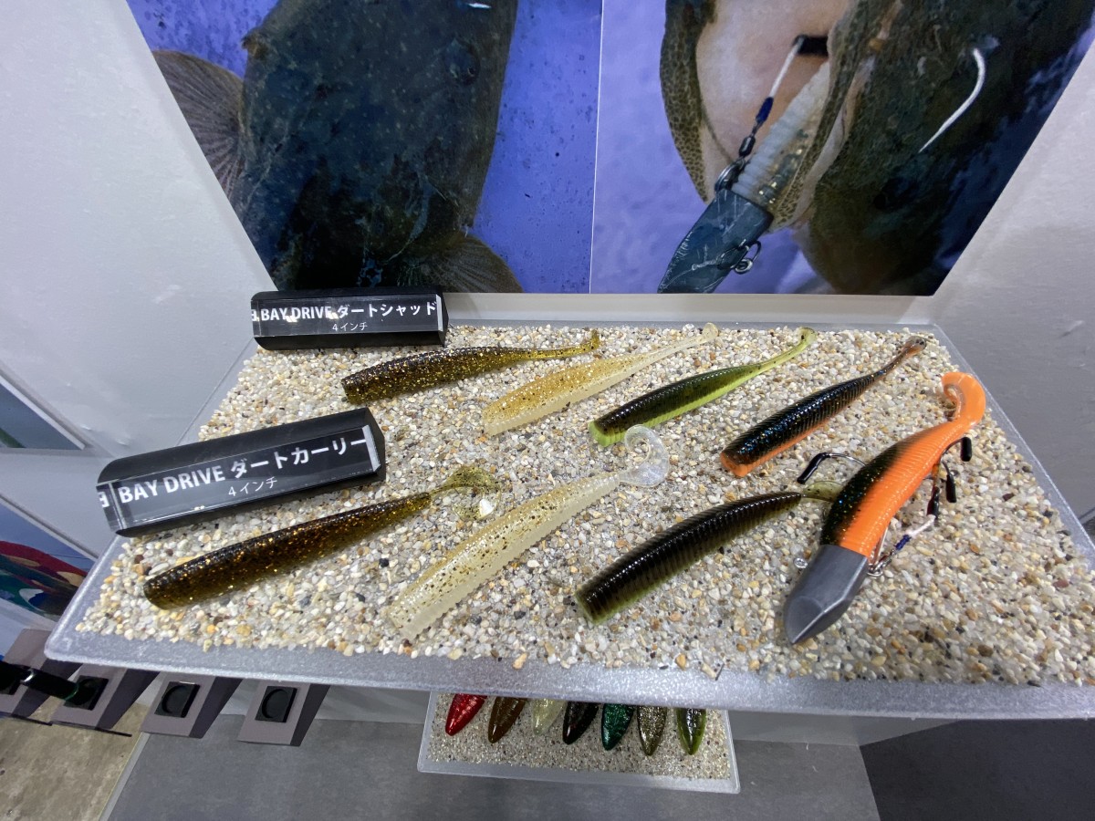 tsuritiki's tweet photo. ボートフラット用BAY DRIVEシリーズ
「ダートカーリー／ダートシャッド」2025年ニューカラーと
ソルト用ワームキーパー「ワームクロー」を紹介します！
#valleyhill #釣りtiki東北 #フラットフィッシュ
https://t.co/d3ICEcxUcM https://t.co/ZqNkKpbZ3k