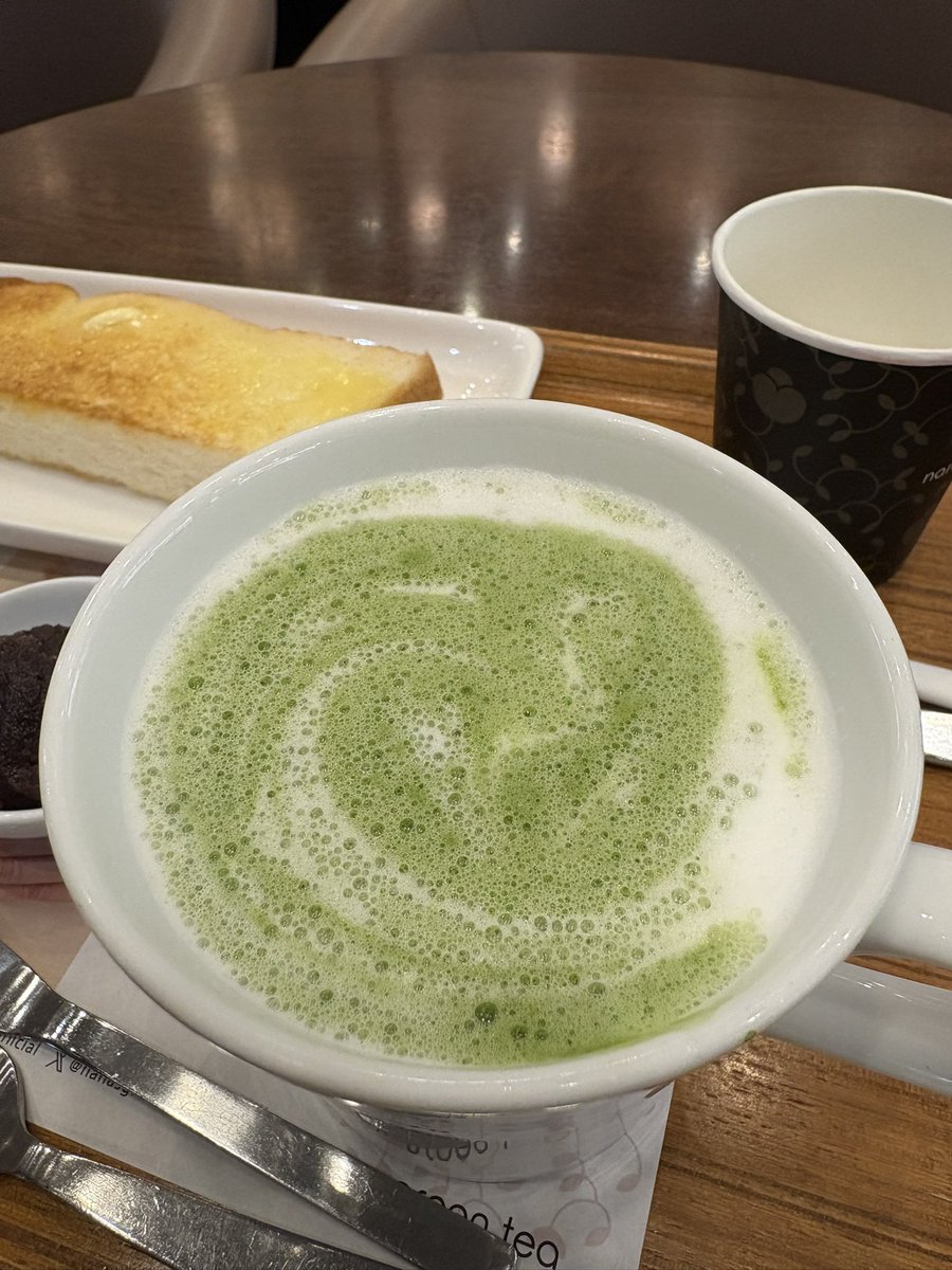 southernst2013's tweet photo. どぅわわわーん🍵
おはようございます☀
久しぶりの抹茶ラテモーニング♬ https://t.co/jvSNUi95dH