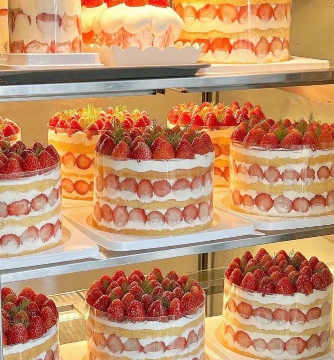 heart_jpg's tweet photo. strawberry shortcakes 🍰 https://t.co/klo42BgJfN