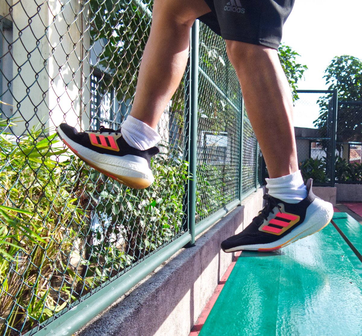 MorteJude's tweet photo. @JohnGetchel Good day, John
Sharing for #WhateverWednesday select #photos of an #Adidas #Ultraboost22 , both off-feet &amp; on-feet
Enjoy 📷🇸🇬🇵🇭🇭🇰

#Photography #sneakers #Ultraboost #athleisure https://t.co/3p248waDG0