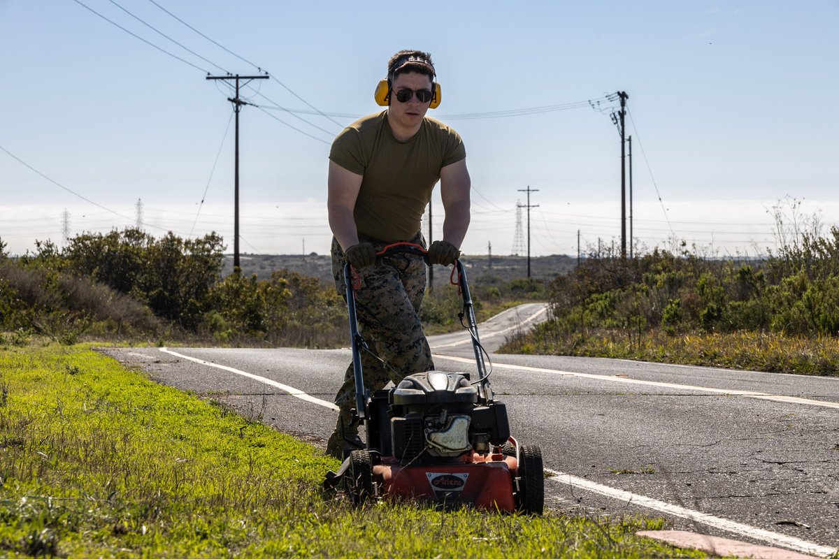 Semper Tergeo

U.S. Marines execute Semper Tergeo which aims to support operational readiness and increase safety for the operating forces, tenant commands, service members and families by effectively policing and maintaining the various areas of MCB Camp Pendleton.