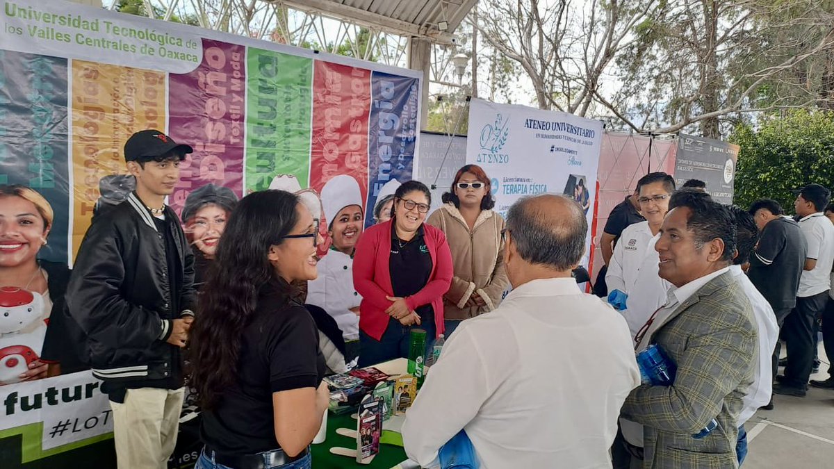utvco's tweet photo. El equipo de la #UTVCO estuvo presente en la #ExporientaEducativa del CECYTE Pl. 16 de San Pablo Villa de Mitla, en donde compartimos nuestra amplia oferta educativa para las y los futuros estudiantes de nuestra casa de estudios 🎓 https://t.co/YU8VvNAsYI