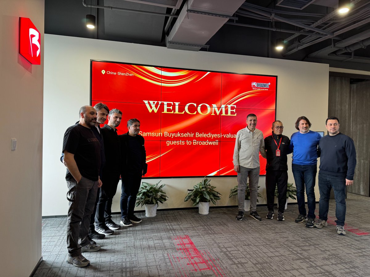 broadwe41362782's tweet photo. Welcome the #Mayor of #Samsun in #Turkey to #Broadwell to start a conversation & partnership in #transformation of local energy. #airdome #airinflated https://t.co/3CCMlBJW6W