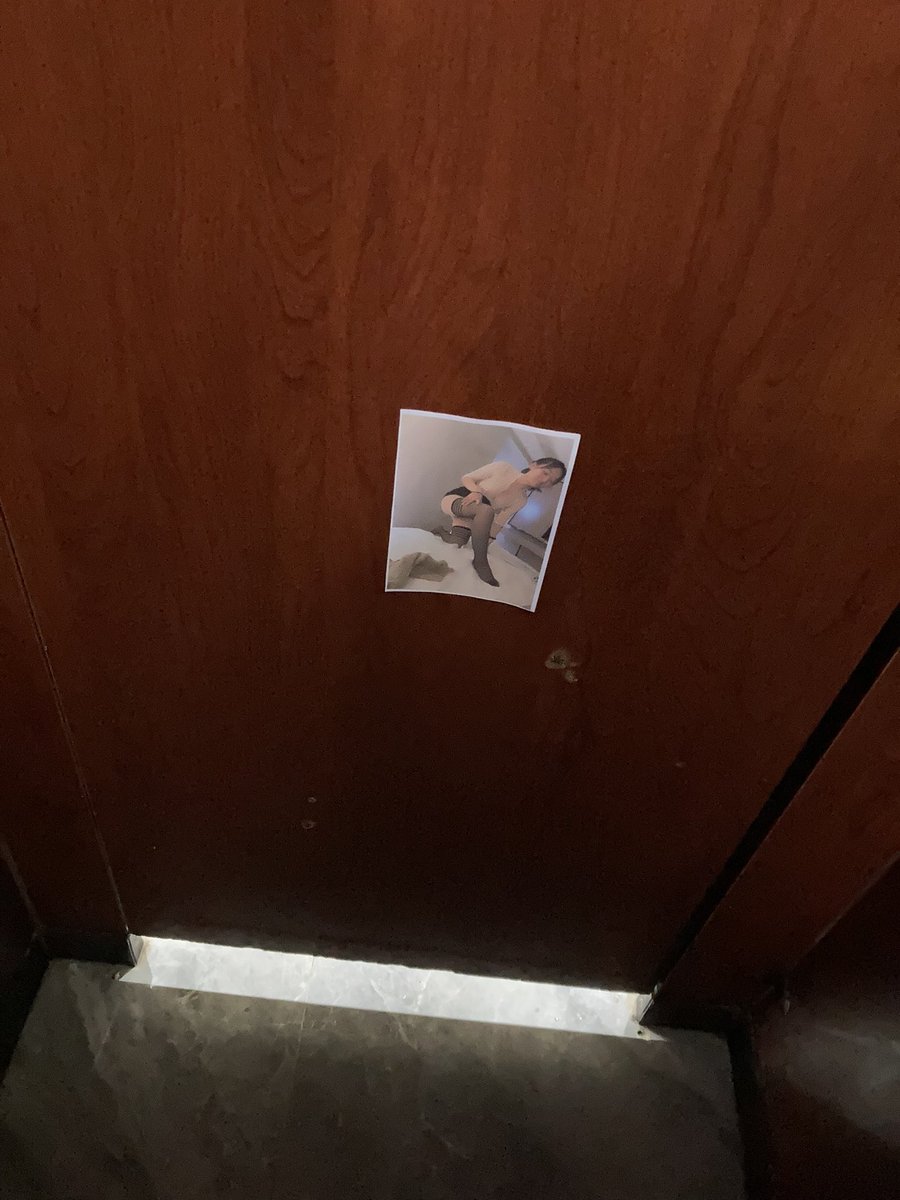 帮朋友把他媳妇照片打印出来贴公厕😈