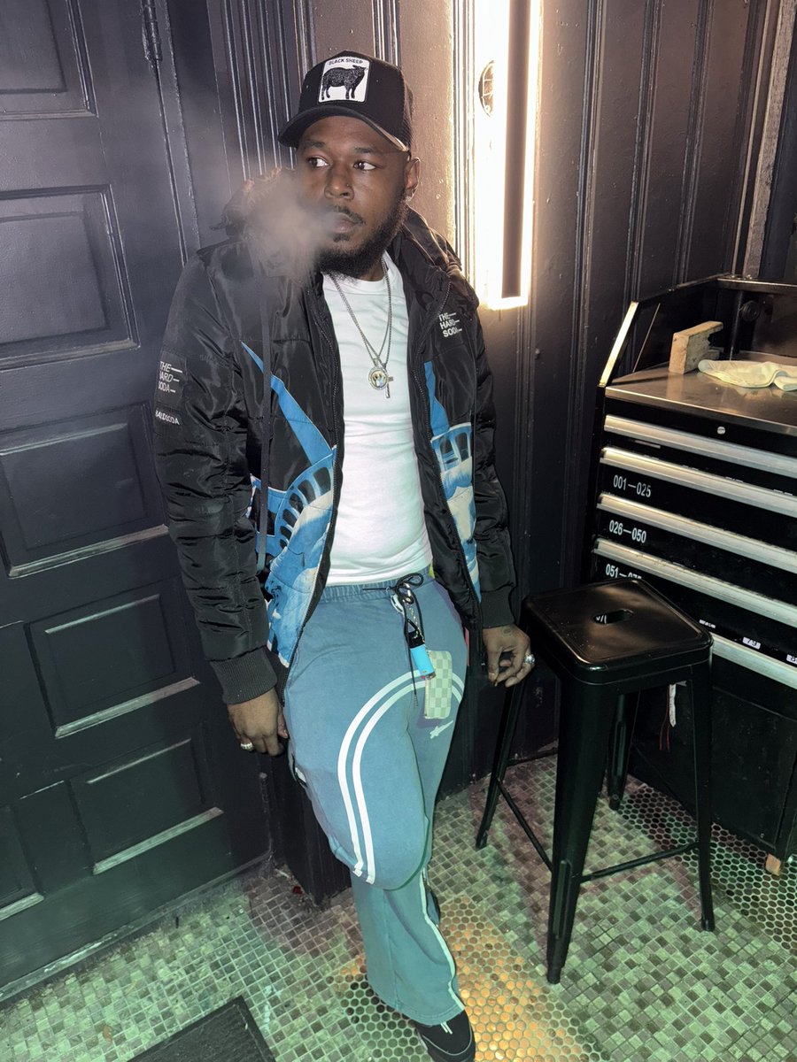 GoCrazyyP's tweet photo. All Money In No ❌ Emotions , Can’t Be Fw  My Slogan Yaa 🅿️ We All Get To It No Lossin Yaa Be Wit Bby GOATs🐐 He Problem Yaa Get A Phone We Breakin In ⚒️Goin All In To Get Some End 💰 https://t.co/meAmq0qd8I