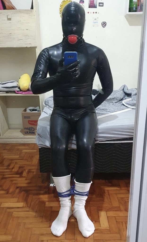 Mi voluntad le pertenece a mi Master, yo debo estar en rubber para mi Master, yo no tengo mente, yo soy una propiedad, yo soy un drone del Master <a href="/blackmourubber/">BlackmouRubber</a>