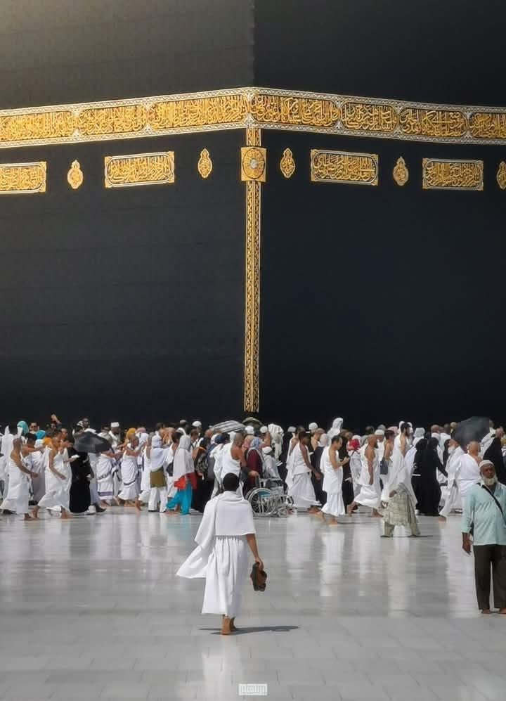 HolyMakkah01's tweet photo. ﴿لَا تَقْنَطُوا مِنْ رَحْمَةِ اللَّهِ﴾ https://t.co/gDvY1Y4ii9
