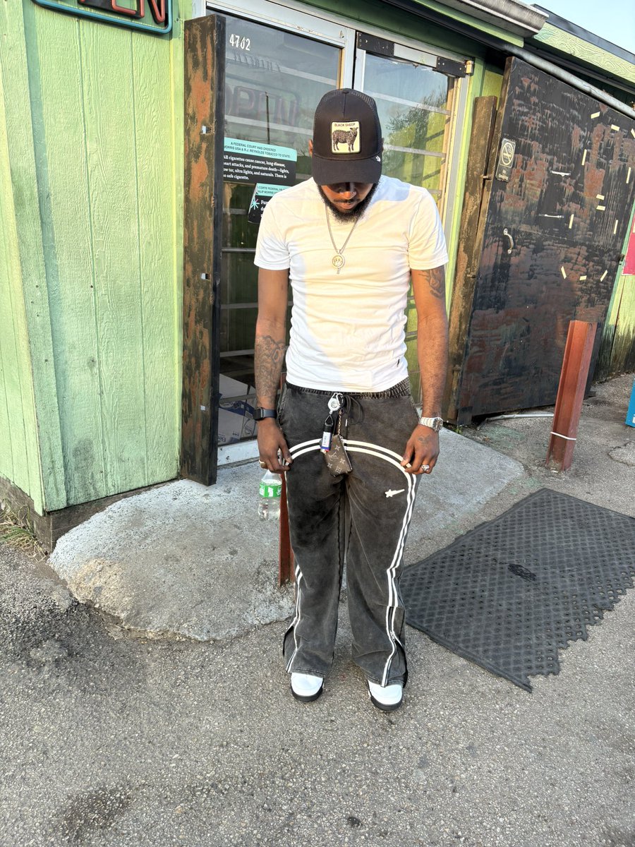 GoCrazyyP's tweet photo. I Been Focus On Stacking Plenty Dead Menn 💵 Came To The Table Wit A MasterPlane 📊 Ball Hard Everyday In The Same Pants❕I Give It All I Got On Any Workin Block ♠️ Ima Star On My Block BlockStar 💫 https://t.co/Ew9iNAhd8k