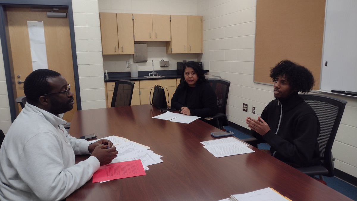 🚀 Big Congrats!

Redhawks Ready to Work WBL program  partners with Converspace! 👏🏾

Senior Donald Boyd will intern, pursuing his passion for Business &amp; Finance. This 40-hour internship will help him meet his 7th CCR metric! 📊

Way to go, Donald!
#WBL #CCR #InternshipSuccess