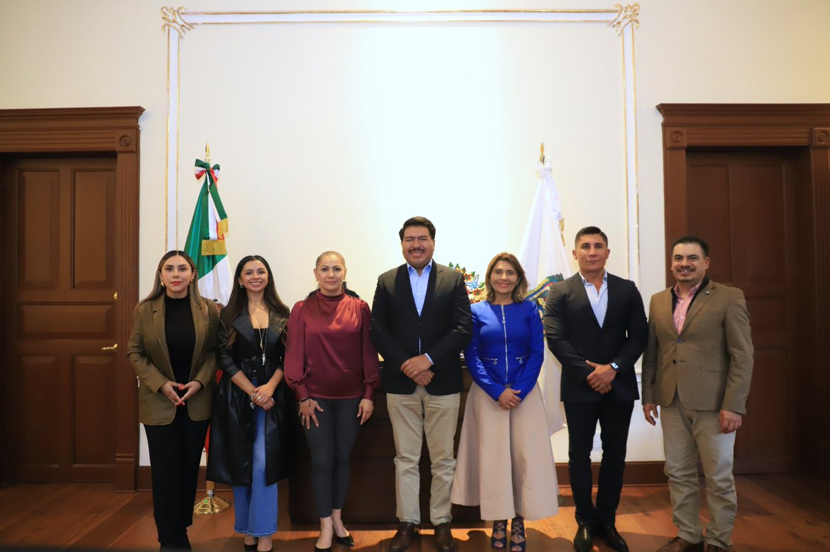 Con el objetivo de impulsar acciones que beneficien a la comunidad y fortalezcan el desarrollo local, este día en compañía de la subsecretaría <a href="/Elsa_RuizBz/">Elsa Ruíz Betanzos</a>, de la directora <a href="/Marisol_Calva/">Marisol Calva 💚</a> y del Coordinador <a href="/EChuma0/">Edgar Chumacero Hernandez</a> acudí a la secretaría de @TurismoGobPue, donde sostuvimos una