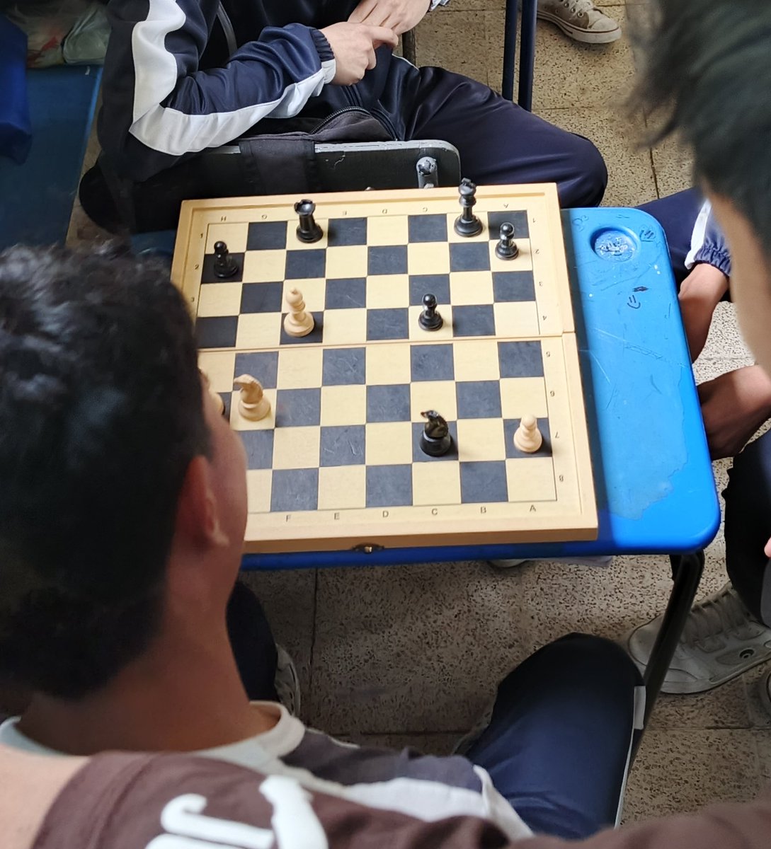 Lali_lady1's tweet photo. Un poquito de ajedrez para pasar el tiempo y agilizar nuestra mente🤓☝️(spoiler, quedaron en tablas 🤷‍♀️) 
#Parati #Ajedrez https://t.co/hVTuxf5Pr5