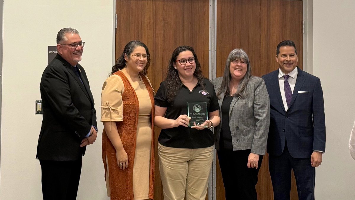 Ituarte_ES's tweet photo. 🎉 Congratulations to our Elite 8 Teacher of the Year, Ms. Miranda, @EMirandaG_IES! 🎉 Your dedication, passion, and commitment to our Knights set a high standard of excellence. @Ituarte is proud to have the best! 💙✨ #Elite8 #TeacherOfTheYear #ALLIN https://t.co/SdDfgOMAxl