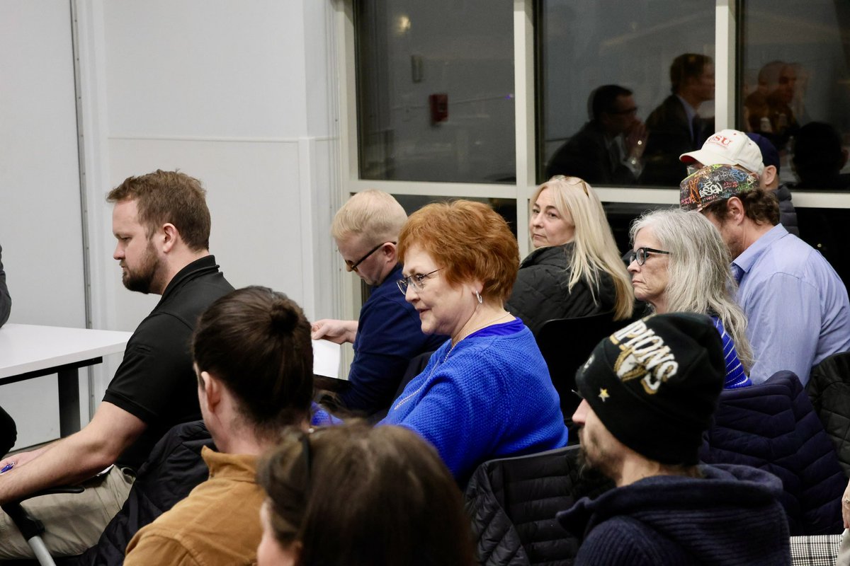 CityAttyKlein's tweet image. Tonight, neighbors, community leaders, and law enforcement came together for a community safety meeting in Franklinton.

We’ll continue to work alongside @ColumbusPolice and Code Enforcement to address challenges and strengthen public safety across every neighborhood.